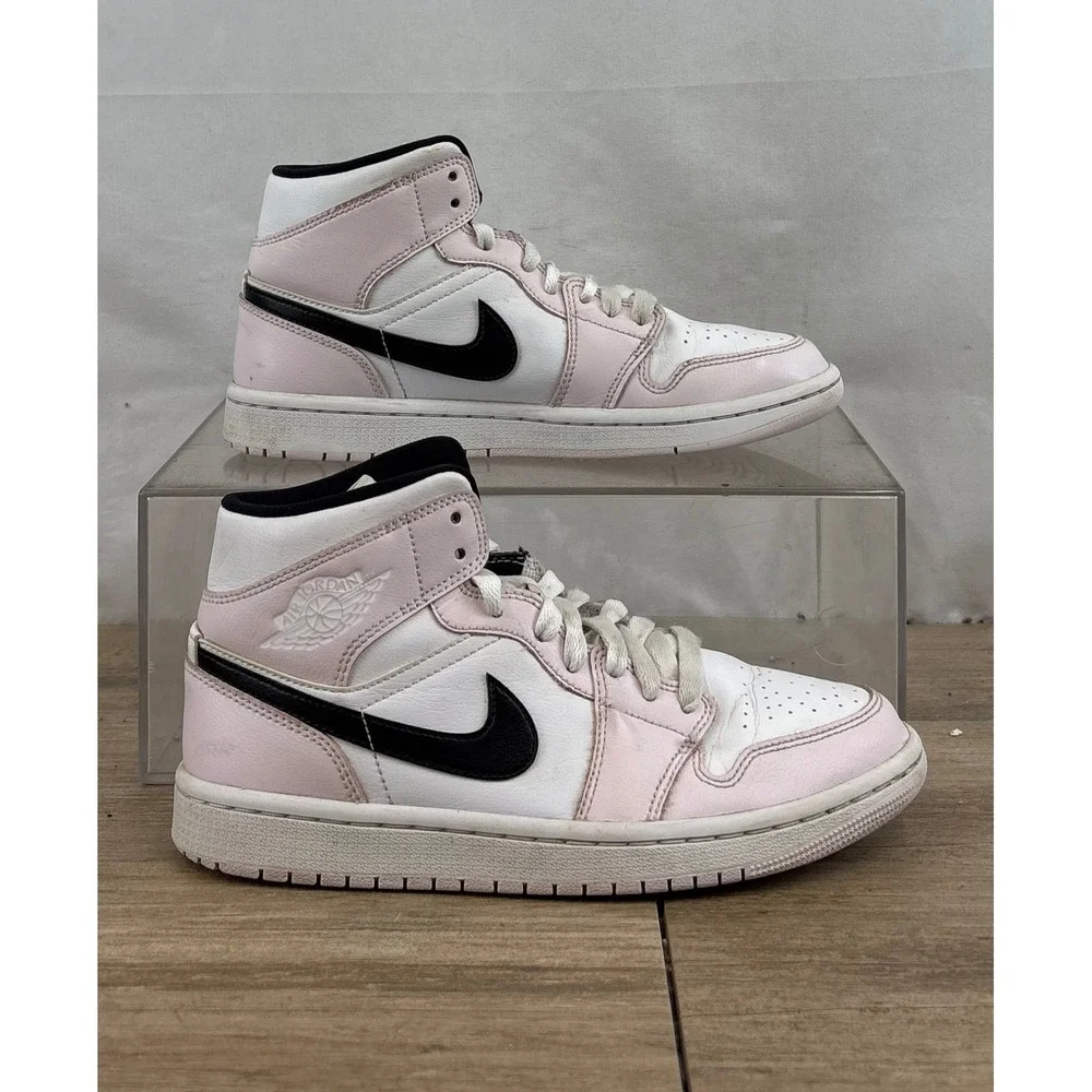 Nike silhouette mid